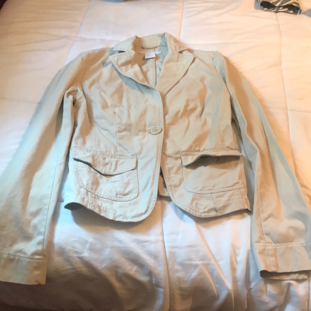 Khaki colored jacket to the waist.